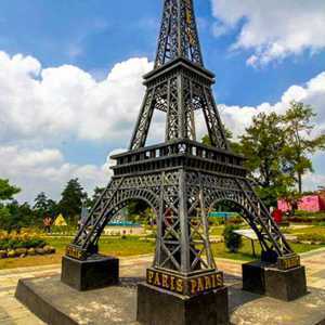 Menara Eiffel, The World Landmarks Merapi