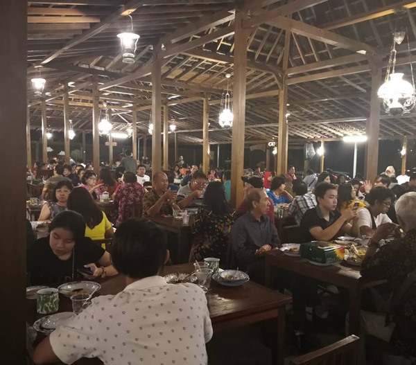 Suasana Warung Konco Ndeso