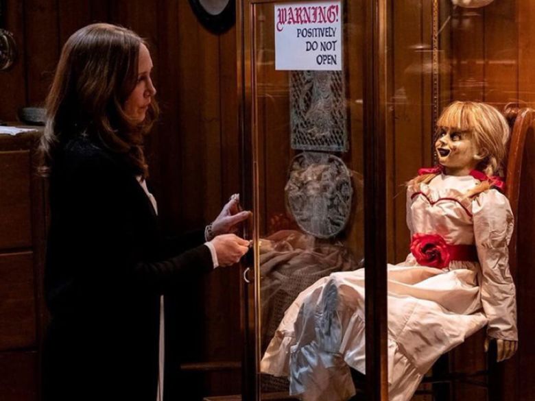 Review ‘Annabelle Comes Home’: Sajian Horor dengan Formula Klasik yang Manusiawi