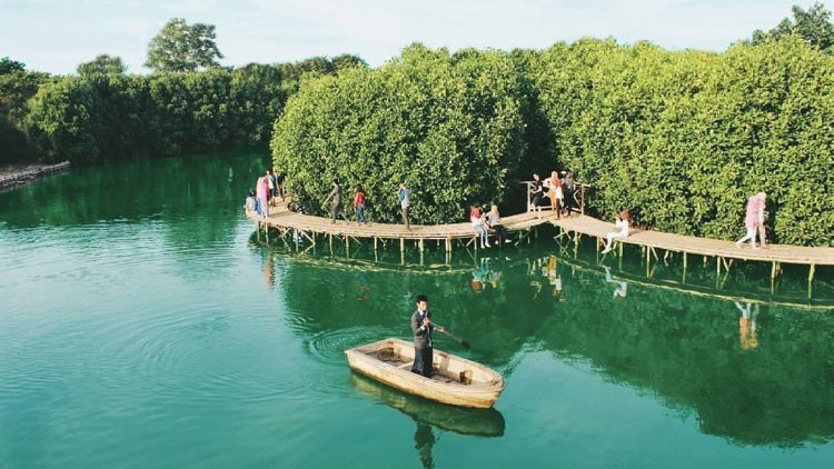 Pengalaman Berkunjung ke Taman Maerokoco, Semarang. Anjungannya Lengkap Banget!