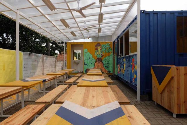 Desain kafe Warbox Container di Bogor karya Gita Arumingtyas