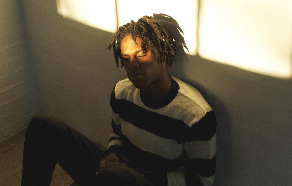 Lagu-Lagu Daniel Caesar Ini Cocok Banget Buat Nemenin Tidurmu