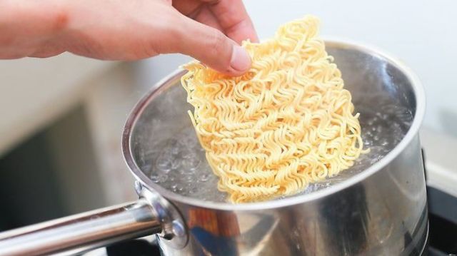 Mie Instant Dimasak Dengan Air