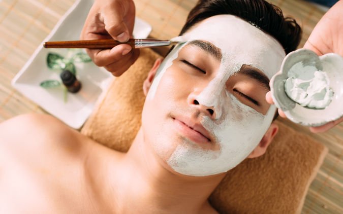 Nggak Perlu Malu, Berikut 5 Alasan Mengapa Pria Juga Perlu Facial Wajah