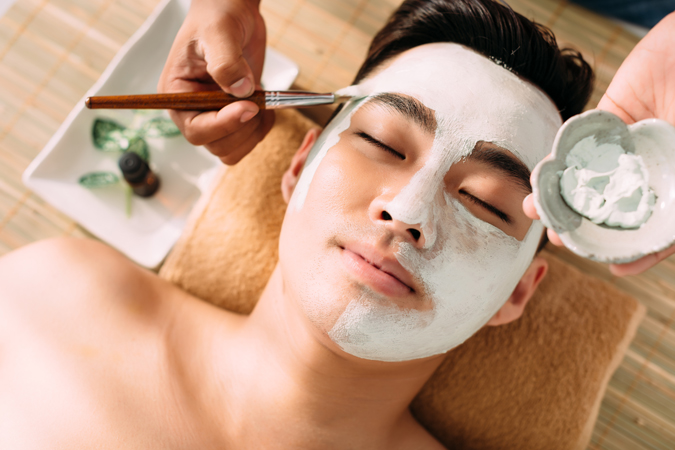 Nggak Perlu Malu, Berikut 5 Alasan Mengapa Pria Juga Perlu Facial Wajah