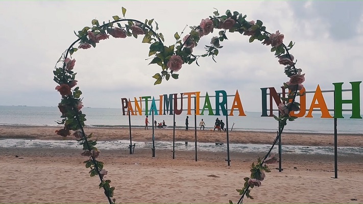 Destinasi Pantai Jempolan di Kalimantan di Pantai Mutiara Indah