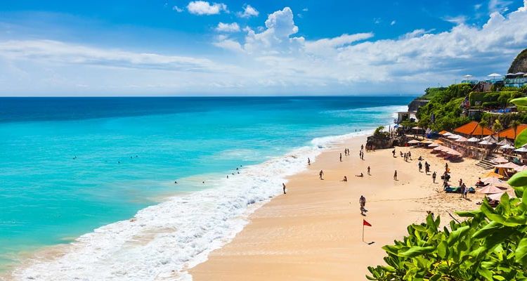 Turis Asing Usir Warga Bali yang Bermain di Pantai. Eh, Akhirnya Dia Malah Diusir Warga!