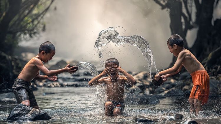 Ajarkan Si Kecil 5 Permainan Ini untuk Mengalihkan Perhatiannya dari Handphone