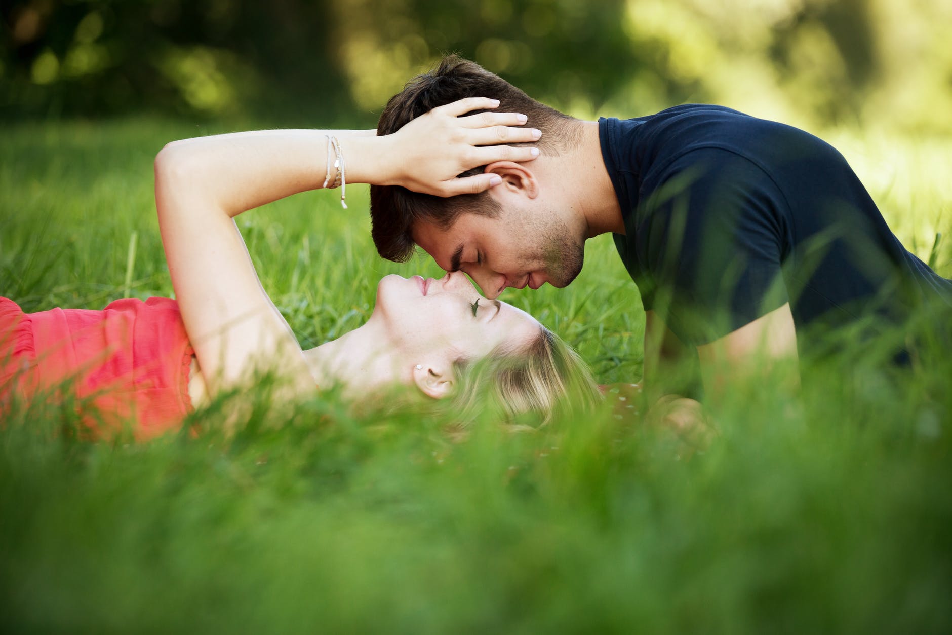 Mereka yang Saling Cinta Belum Tentu Jodoh, Lalu Kenapa Kamu Harus Takut Tak Punya Jodoh?