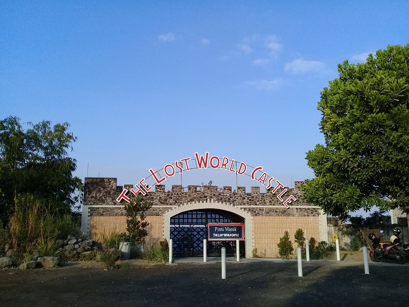 Pengen Ke Luar Negeri tapi Jauh? Tenang! Ada The Lost World Castle di Jogja