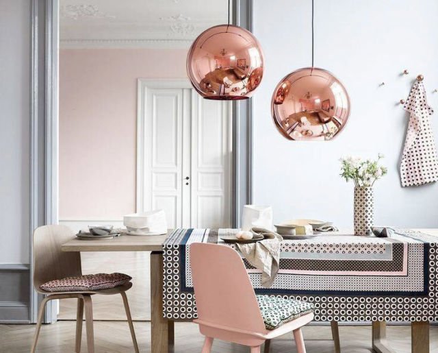 Paduan desain serba putih dengan rose gold 