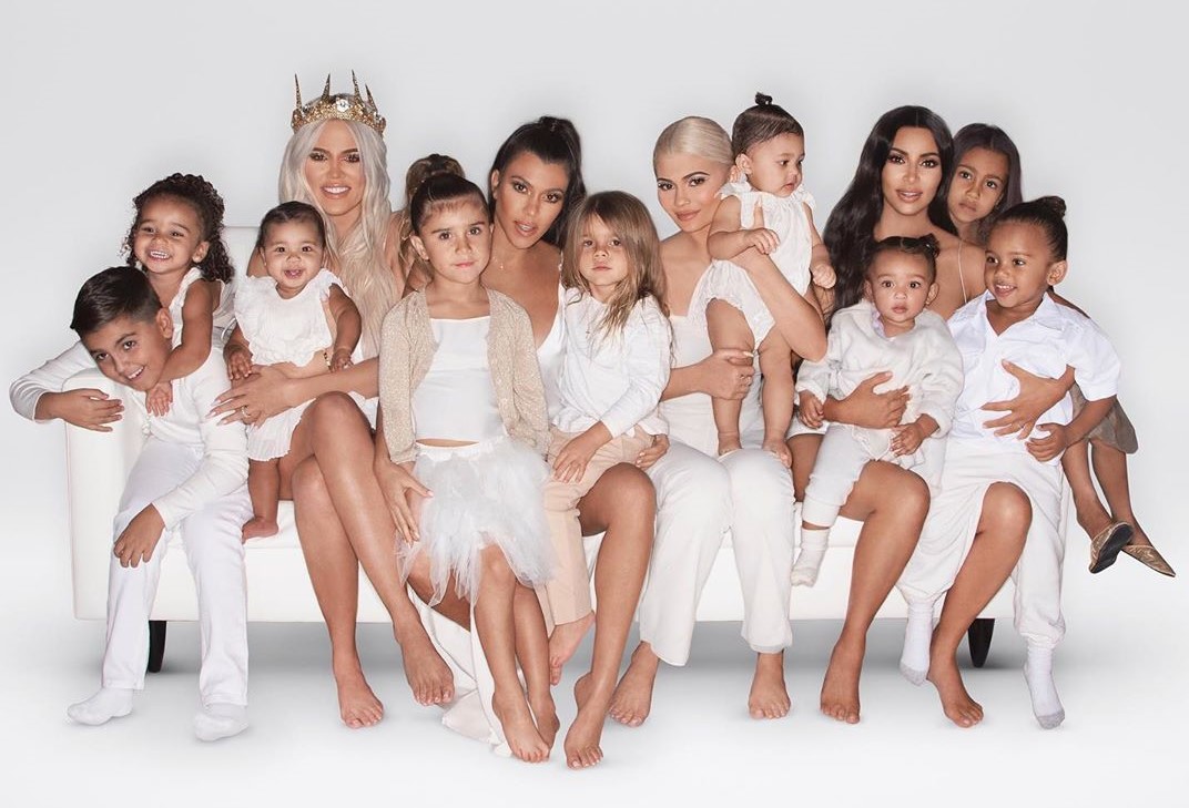 Kenalan dengan Generasi Ketiga Klan Kardashian. 10 Penerus Keluarga yang Tajir Melintir Sejak Lahir!