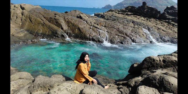 Pantai Wedi Ombo saat surut