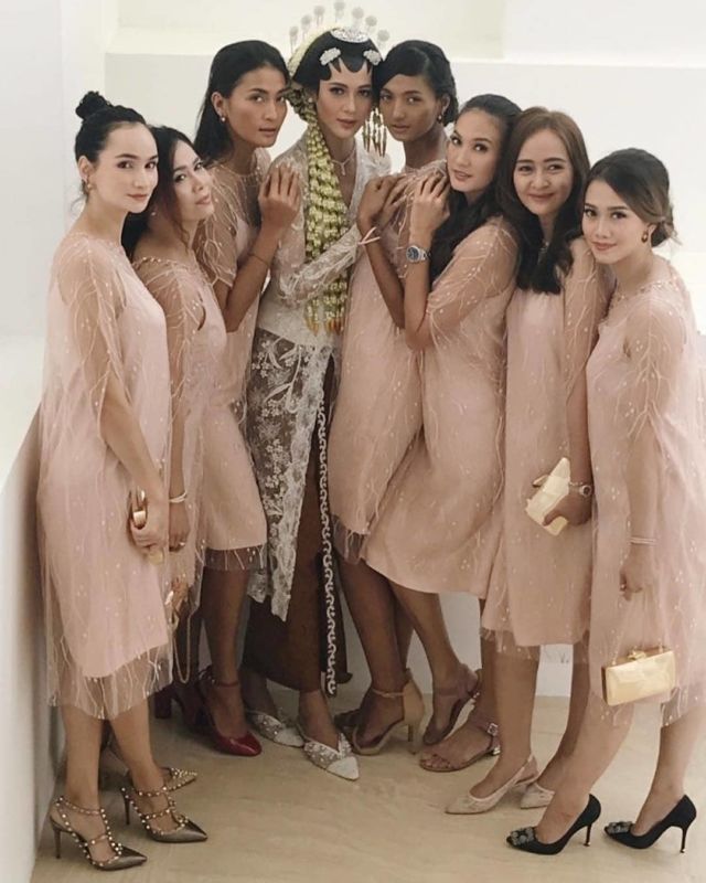 baju bridesmaid nude