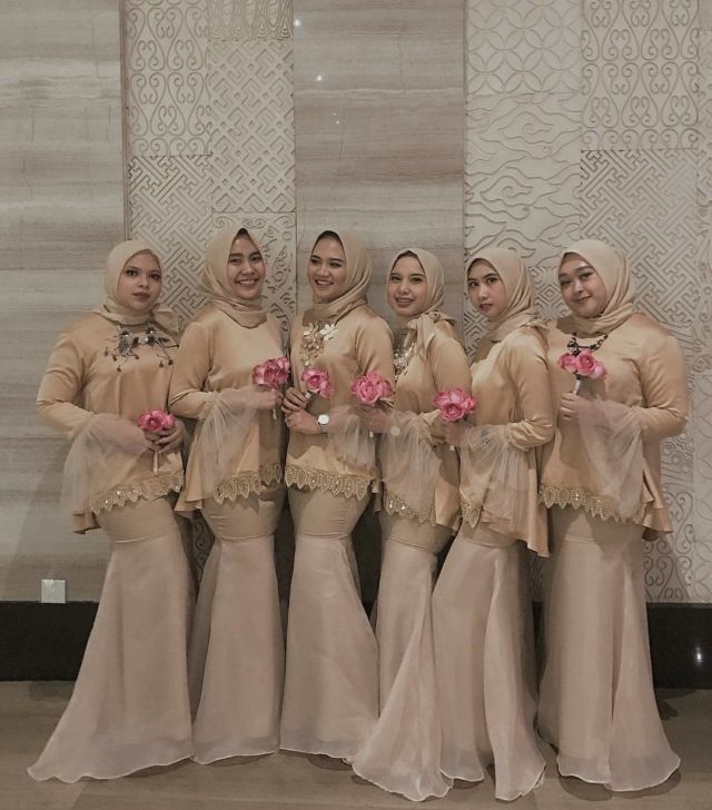 model baju bridesmaid