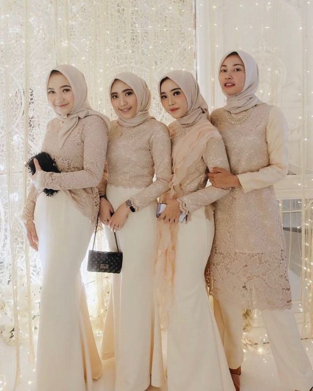 baju bridesmaid nude