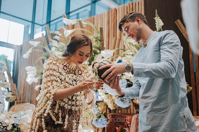 5 Tradisi Tujuh Bulanan Hamil dari Berbagai Daerah di Indonesia. Sakral dan Sarat Makna Mulia