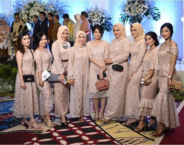 baju bridesmaid nude