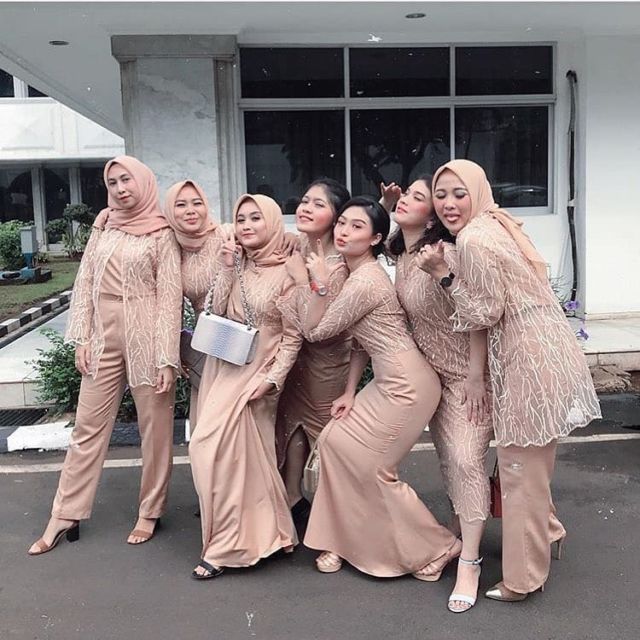 baju bridesmaid nude