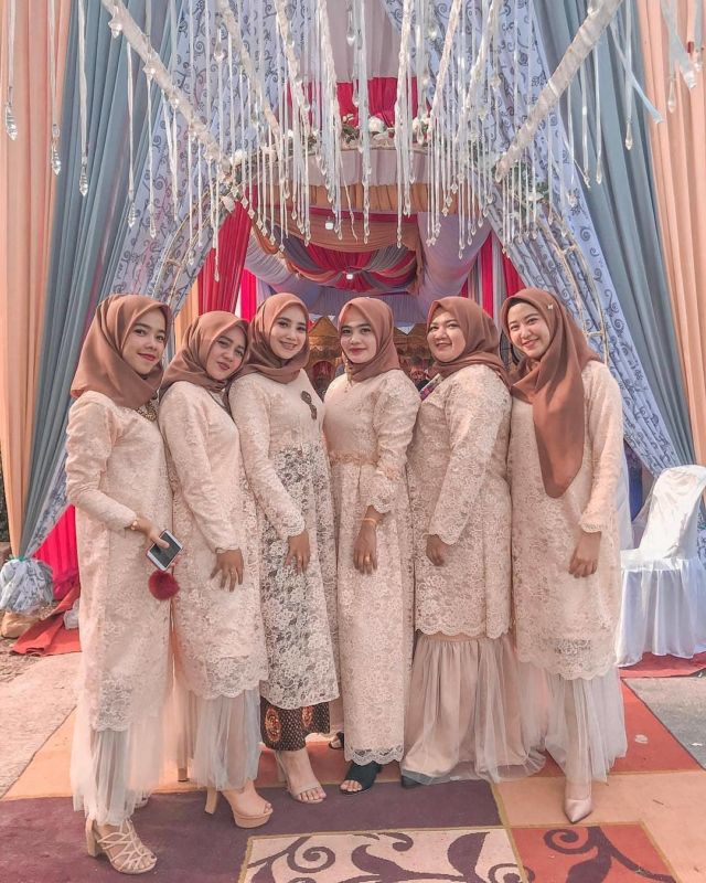 baju bridesmaid nude