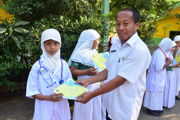 Bukti Pengabdian pada Negeri, KKN 141 Adakan Sosialisasi Anti-Narkoba dan Program Dokter Kecil