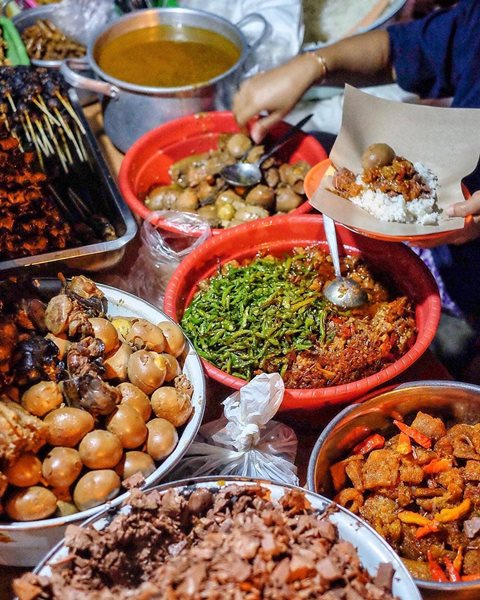 Sajian Menu Gudeg Mercon Bu Tinah