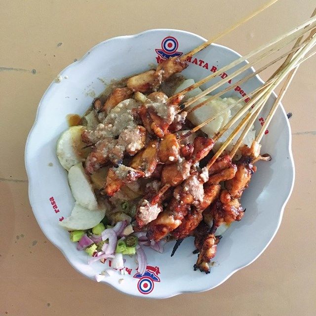 Sajian Sate Ayam Pak Kromo - Photo by @ceritamakan