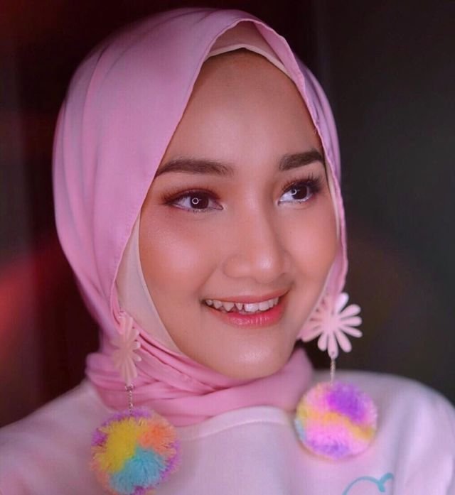 warna hijab yang cocok untuk kulit sawo matang