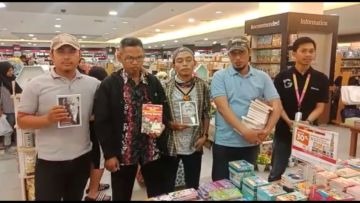 Hari Ini Mereka Mengatur yang Harus Kalian Baca, Bisa Jadi Besok Hidup Kalian #HipweeJurnal