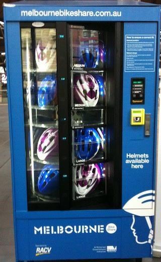 produk helm di vending machine