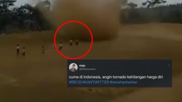 Heboh Video Anak-Anak Mendekati Pusaran Angin. Puting Beliung Berasa Wahana Taman Bermain~