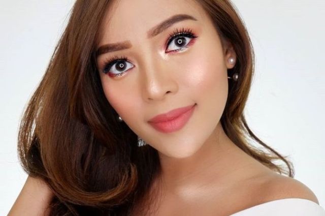 Rachel Goddard suka bertingkah kocak saat make-up