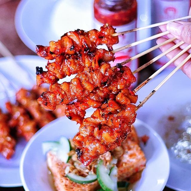 Sate Ayam Merah dari Sate Ratu - Photo by @jogjabikinlaper