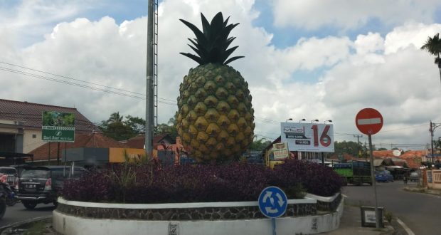 Tugu Nanas di Pasar Kota Prabumulih