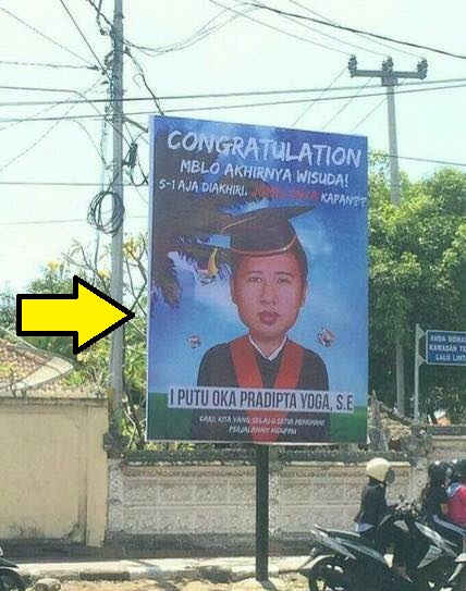 banner wisuda lucu