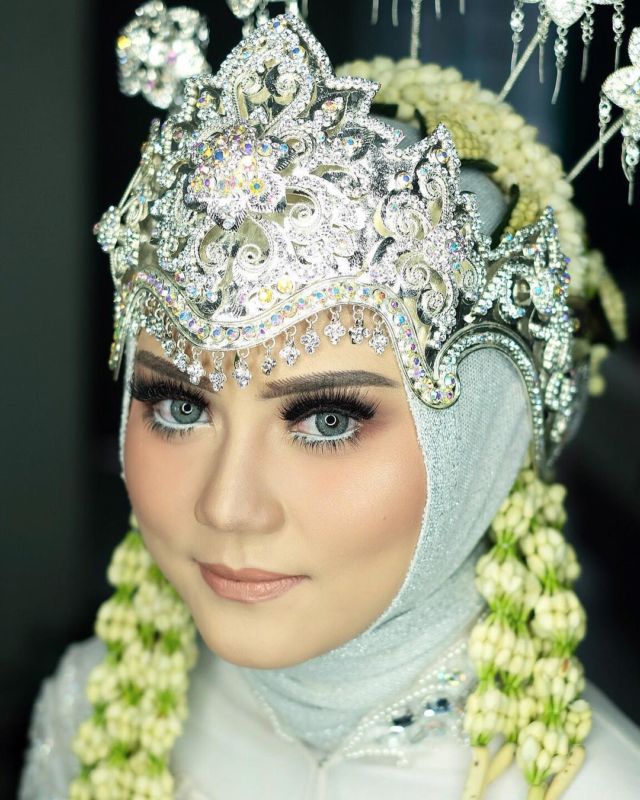 mahkota adat pengantin berhijab