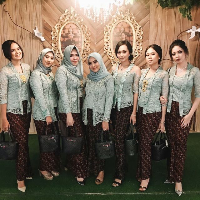 Model Baju Bridesmaid Warna Tosca