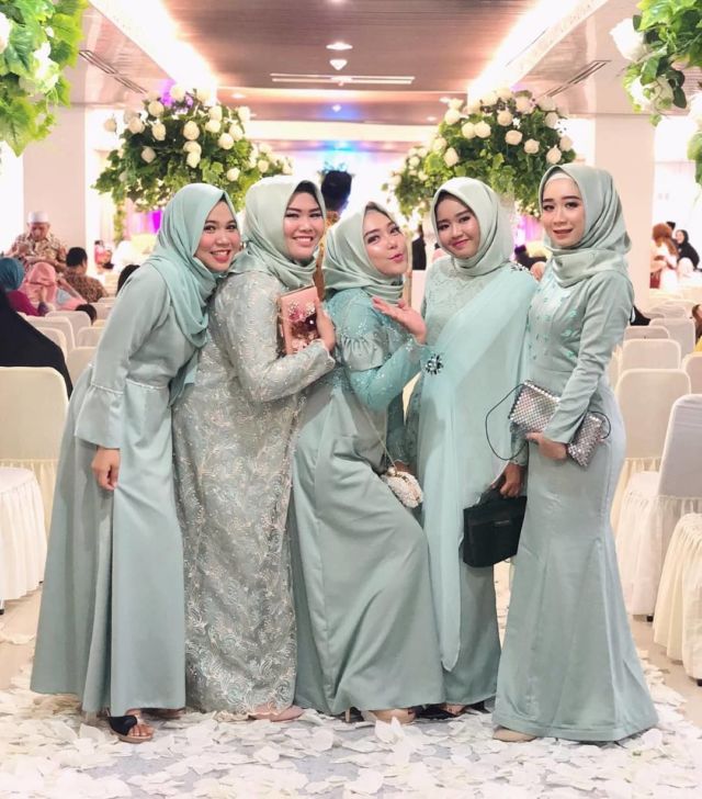 Model Baju Bridesmaid Warna Tosca