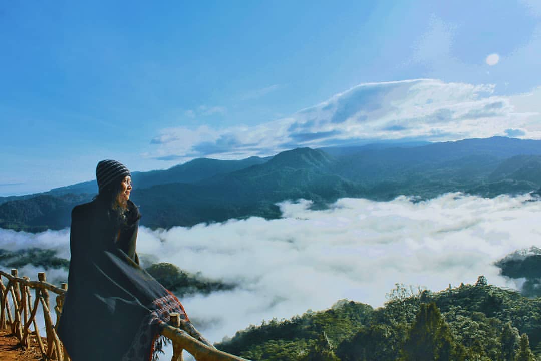 Cuma 3 Jam dari Jakarta, Negeri Atas Awan Gunung Luhur Tawarkan Keindahan Alam yang Luar Biasa!