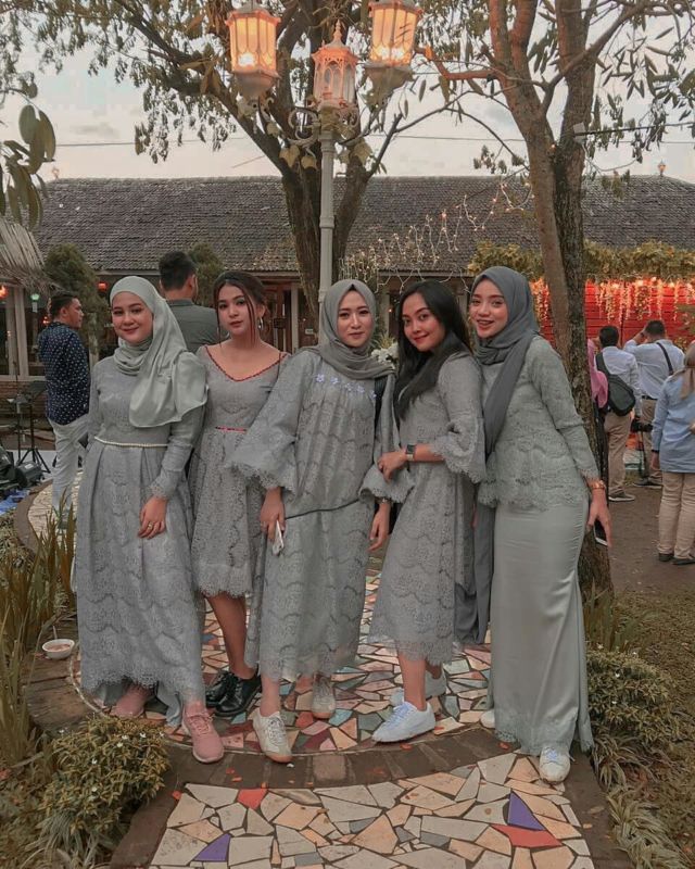 Model Baju Bridesmaid Warna Tosca