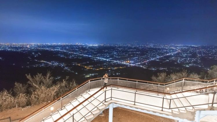 Heha Skyview Jogja, Destinasi Instagramable yang Menyajikan Keindahan Kota Jogja di Waktu Malam!