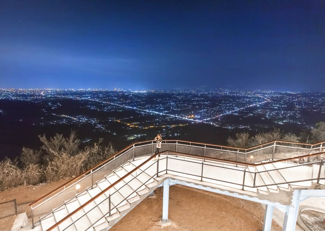 Heha Skyview Jogja, Destinasi Instagramable yang Menyajikan Keindahan Kota Jogja di Waktu Malam!