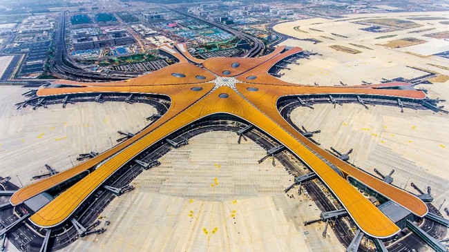 Bandara Terbesar di Dunia Baru Saja Diresmikan di China. Foto-fotonya yang Megah dan Spektakuler