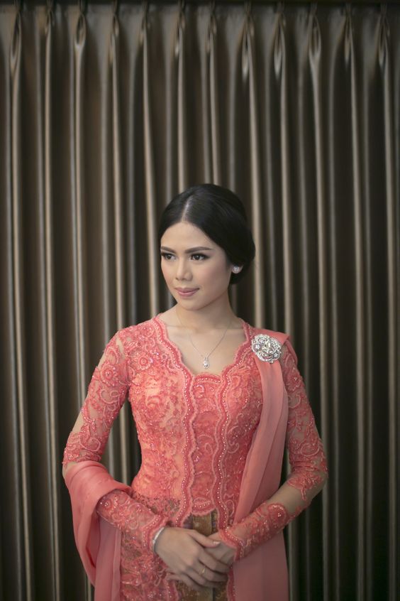 kebaya warna cerah