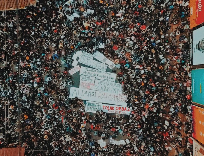 10+ Foto Aksi Damai #GejayanMemanggil dari Udara. Ribuan Mahasiswa Datang dari Berbagai Penjuru Kota