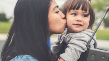 Dear Para Ibu Bekerja di Luar Sana, Meski Lelah Kamulah Sosok Panutan bagi Semua