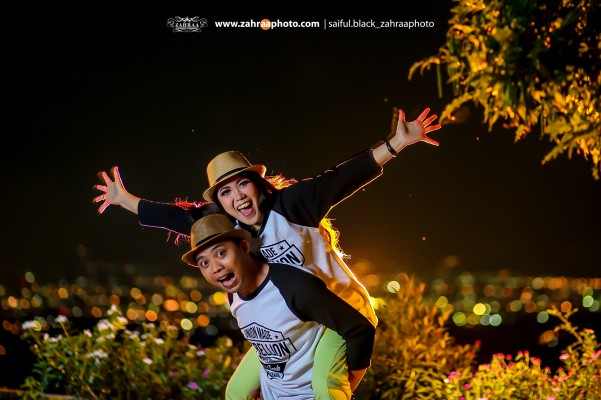 16+ Ide Pre-wedding Malam Hari di Bawah Taburan Bintang dan Sorot Lampu. Romantis!