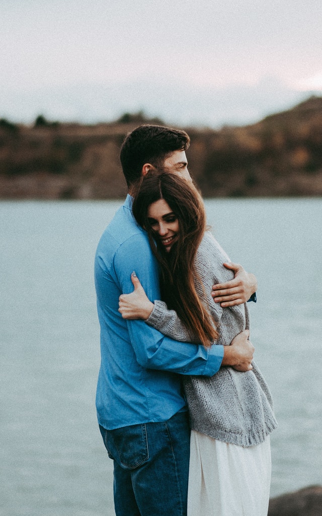 Perempuan Punya Definisi Cinta dan Sayangnya Sendiri. Tak Mungkin Ia Sembarang Menaruh Hati