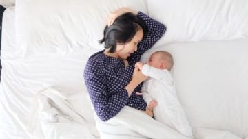 Tips Atasi Kurang Tidur untuk Ibu yang Baru Punya Baby. Biar Semua Sama-sama Happy