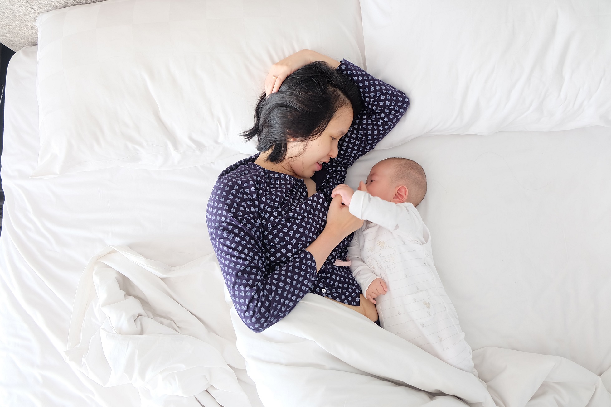 Tips Atasi Kurang Tidur untuk Ibu yang Baru Punya Baby. Biar Semua Sama-sama Happy